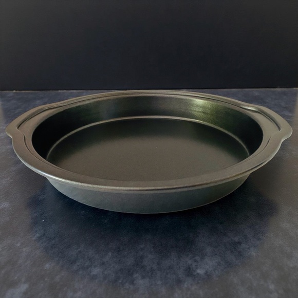 One Pampered Chef Nonstick 9" Cake Pan - Picture 4 of 4